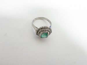 ｐｔ900エメラルドリング総7.2ｇ　E1.22ｃｔ　D0.52ｃｔ買取いたしました。