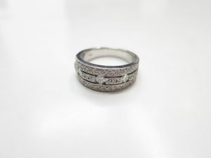 ファッションダイヤリングK18金8.1g　メレーダイヤ0.75ct 買取いたしました。