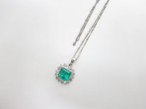 エメラルド・ダイヤ・プラチナネックレス E2.18ct D0.50ct 買取いたしました。