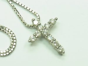 ダイヤモンドクロスネックレス買取させて頂きました。ダイヤ1.5CT