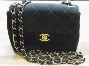 シャネルCHANEL　マトラッセチェーンバッグ　ポーチ　サテン/黒/ゴールド金具買取いたしました。