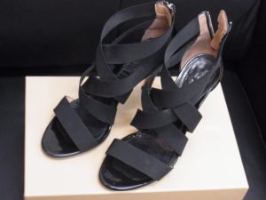 セルジオ・ロッシSergioRossi　サンダル　黒　381/2ハーフ買取いたしました。