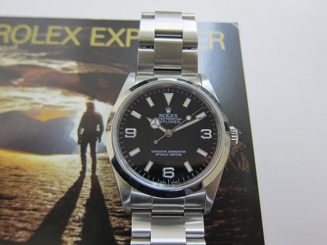 ロレックスの腕時計と冊子