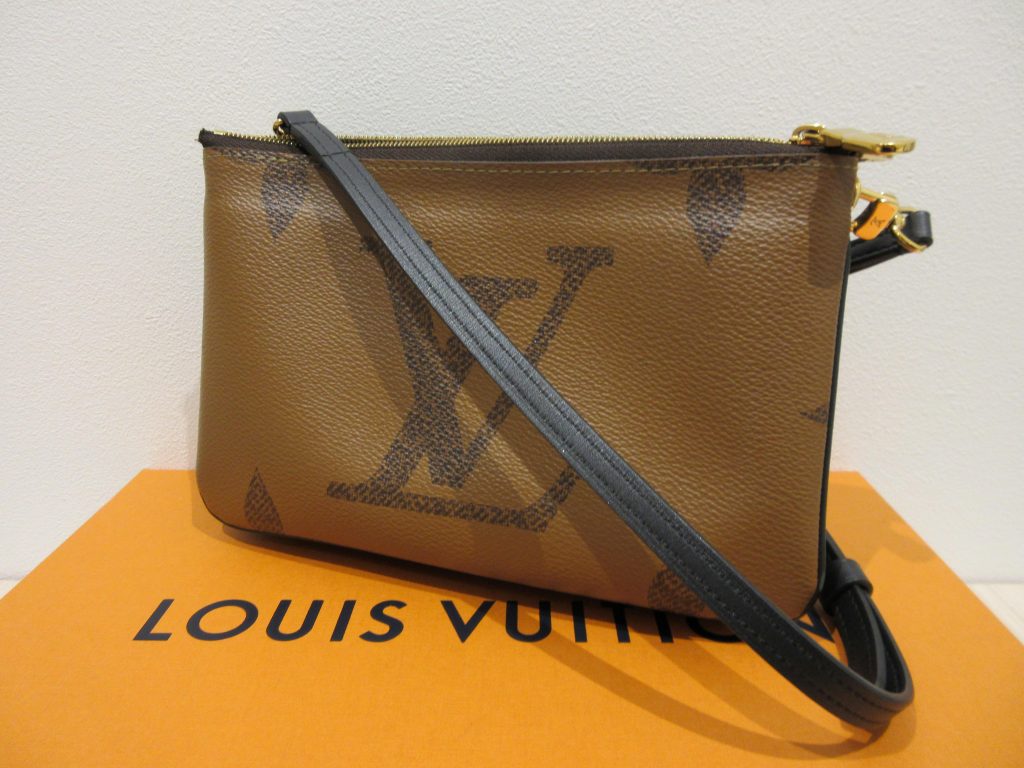 LOUIS VUITTON　買取　モノグラム ジャイアントポシェット ドゥーブル ジップ　M69203