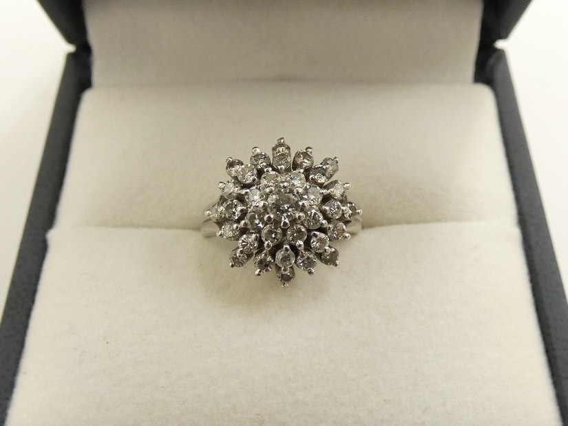 Pt900 プラチナ900 ダイヤモンドリング メレダイヤ1.08ct フラワーモチーフ 買取