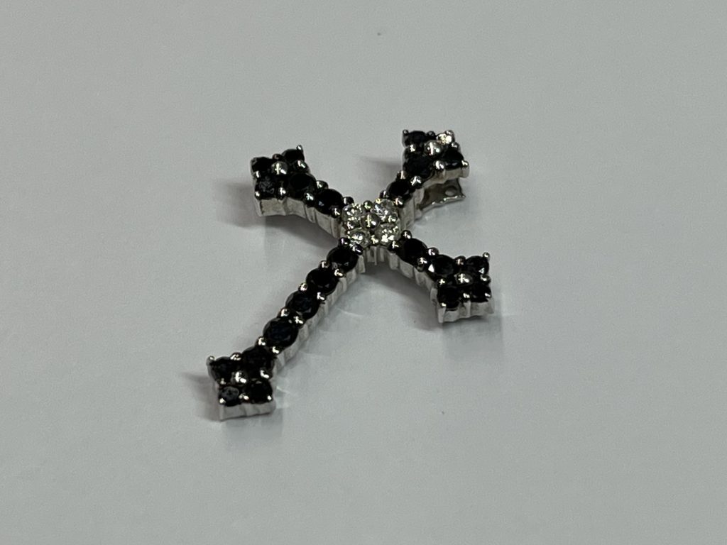 K10/10金 ホワイトゴールド クロス ネックレストップ ブラックダイヤモンド/ダイヤモンド 0.48ct